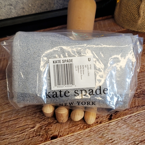 kate spade New York Dottie Bloom Flower Appliqué Leather Bifold Wallet NWT - Picture 14 of 15